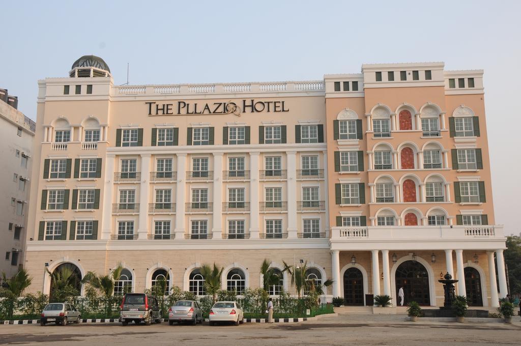 The Pllazio Hotel Gurgaon Esterno foto